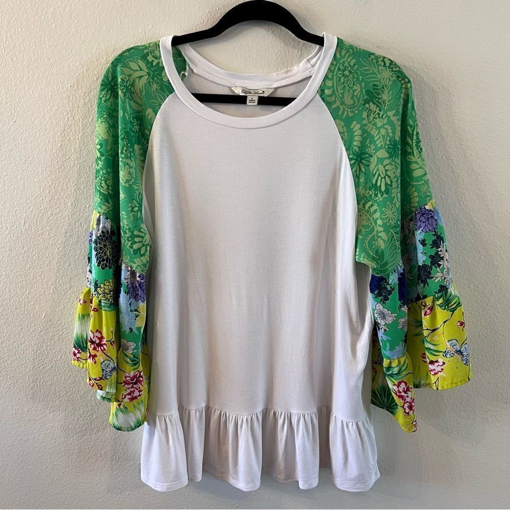 The Pioneer Woman Top Size Large White W/ Green Balloon Sleeves Ruffle Bottom